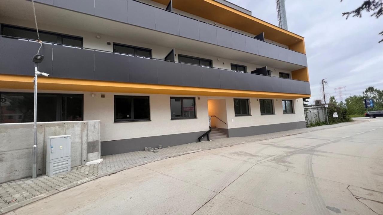 Air-Conditioned 2 Room Apartment, With Terrace, Rovinka 203 Dış mekan fotoğraf
